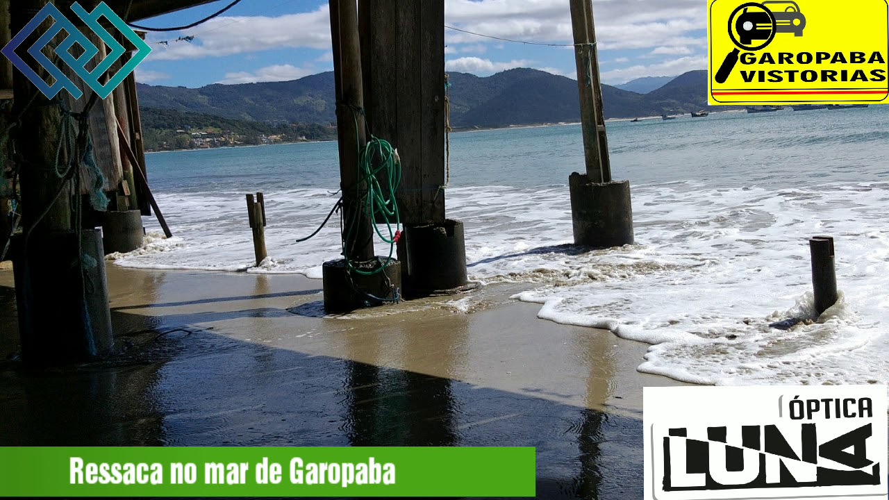 Ressaca no mar de Garopaba