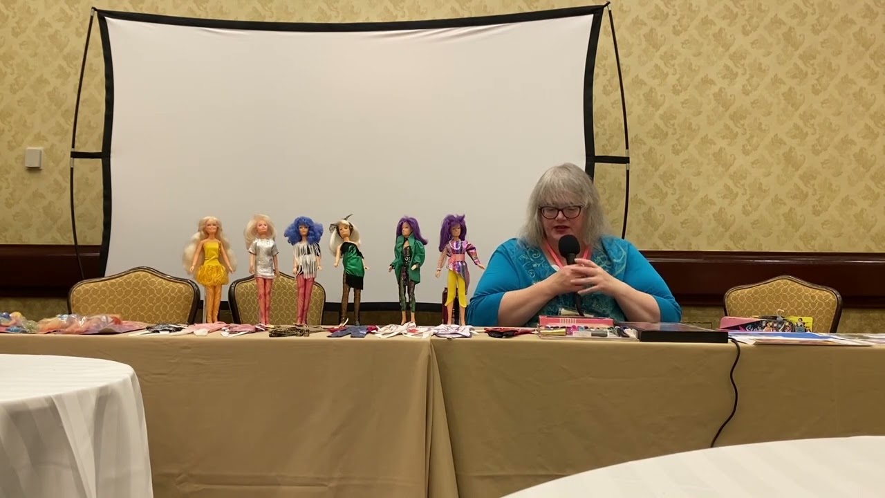 JemCon 2023 - Liz Pemberton discusses other fashions that fit Jem
