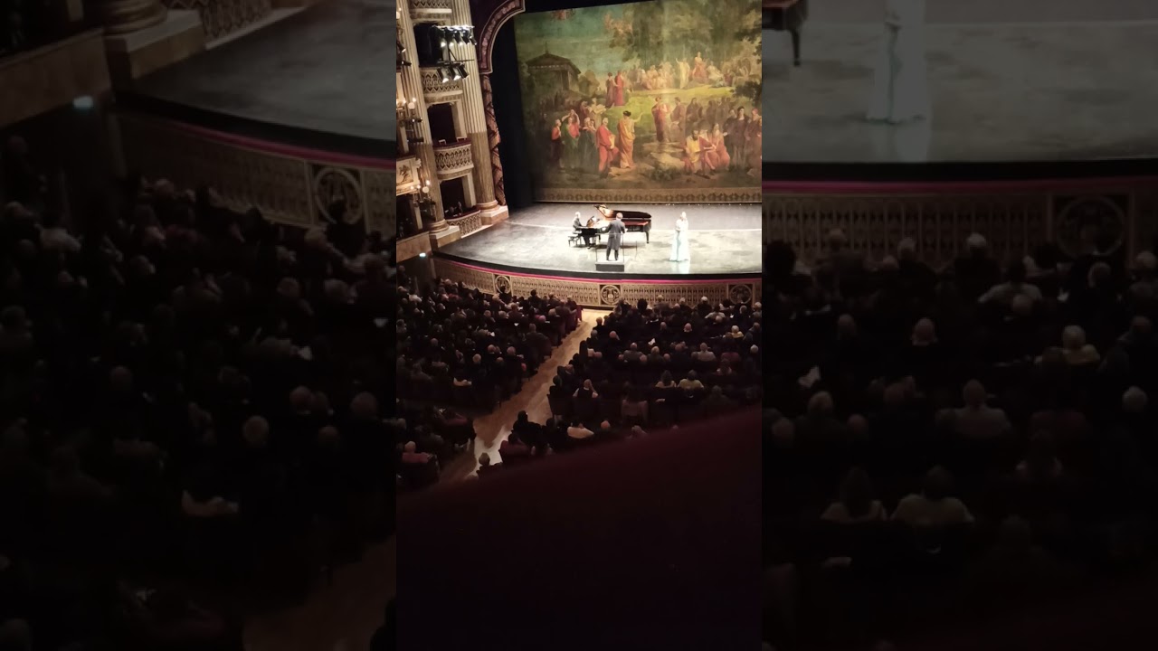 operaclassica: Nadine Sierra, soprano canta 