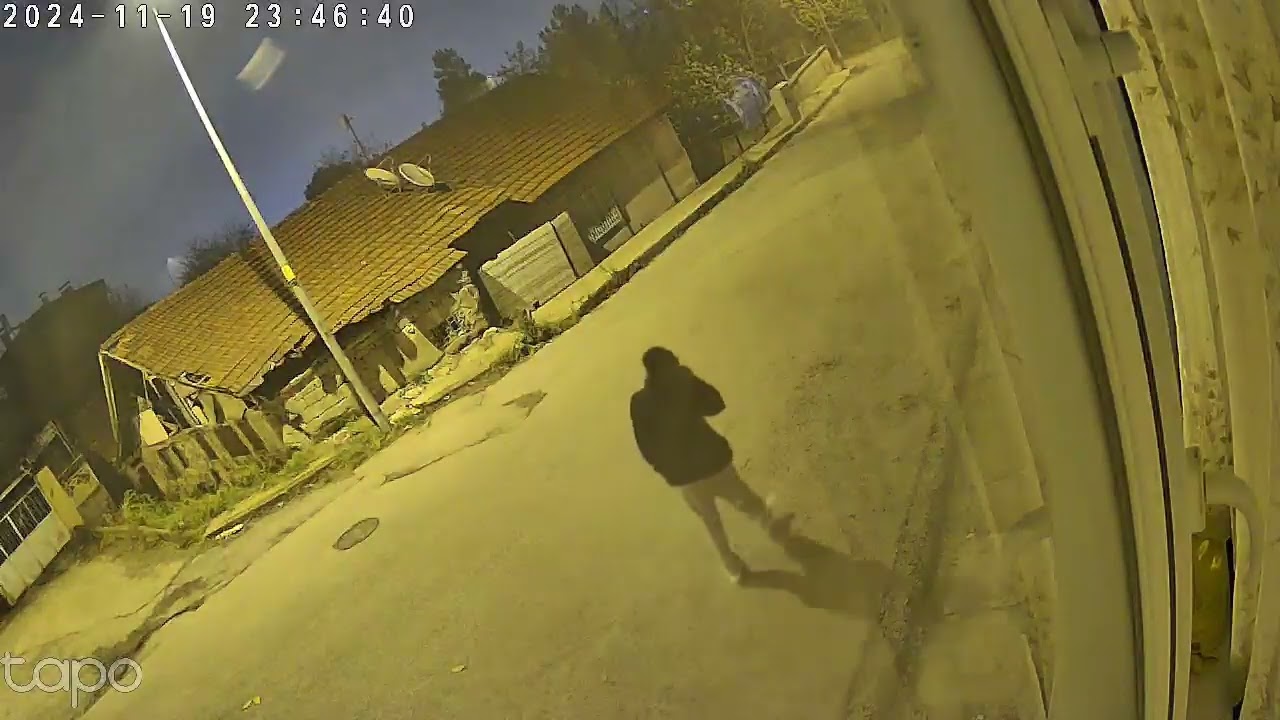 23.45 de İsa'nın oğlu camimizi taciz ediyor burada evi yan tarafı aşağıda oraya neden gitmiyor 