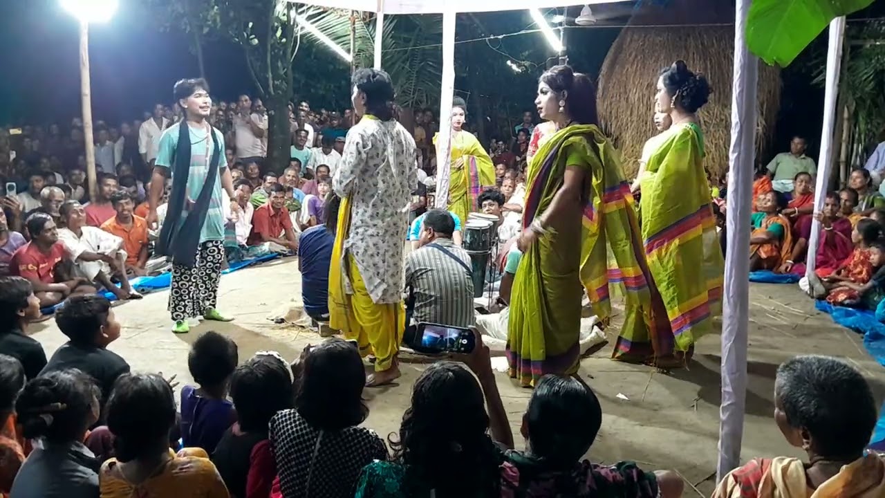 অসাধারন একটি বিষহরি গাননে নাচ
