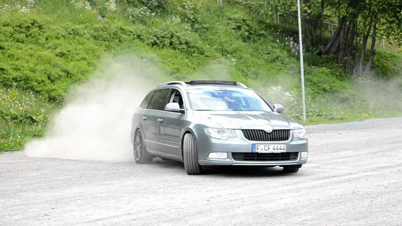 Kleiner Powerslide/Drift mit dem Skoda Superb 3.6 4x4
