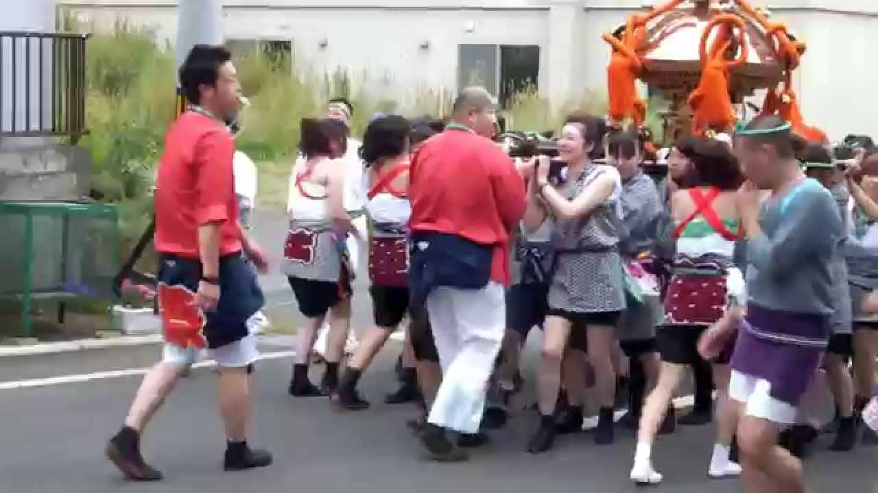 母恋神社祭のおみこし（行進）　2014.7.18－室蘭