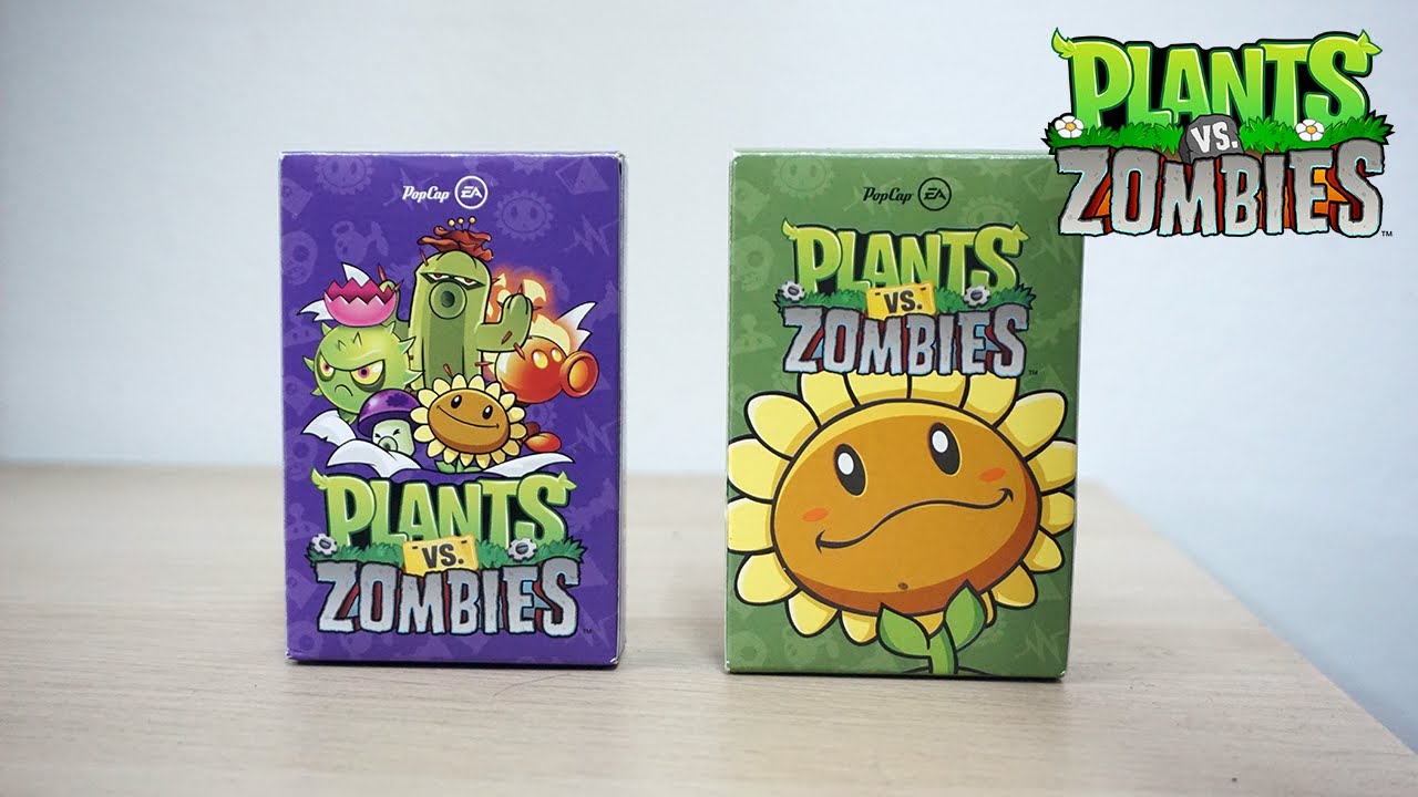 Unboxing Plants vs Zombies Playing Card