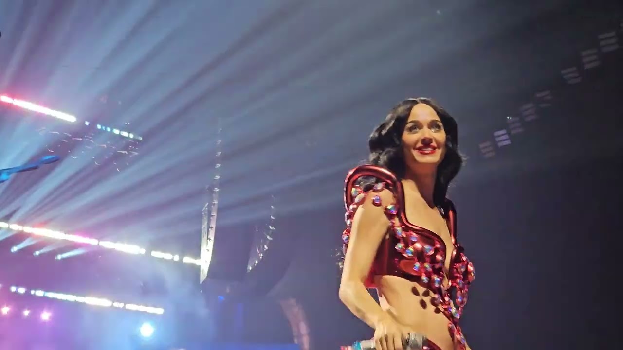 Katy Perry - Firework (Live LDLC ARENA LYON 07/11/25)