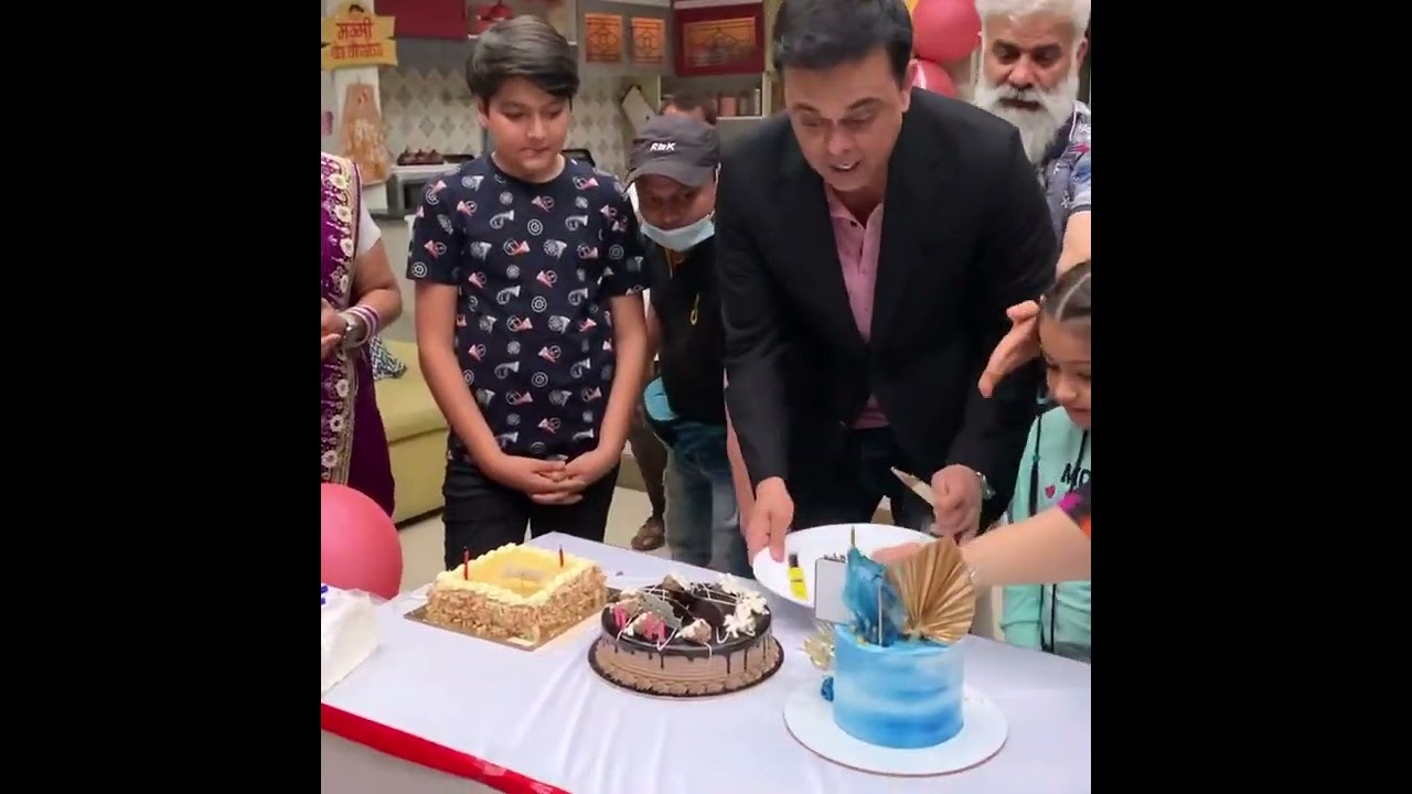 Rajesh Wagle birthday celebration on set || Wagle ki Duniya || Sony Sab #sumeetraghavan
