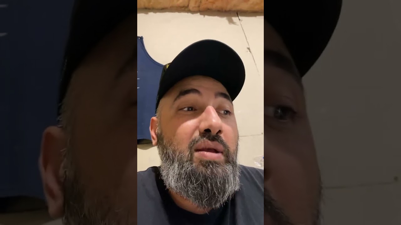 Sinan doing a Live