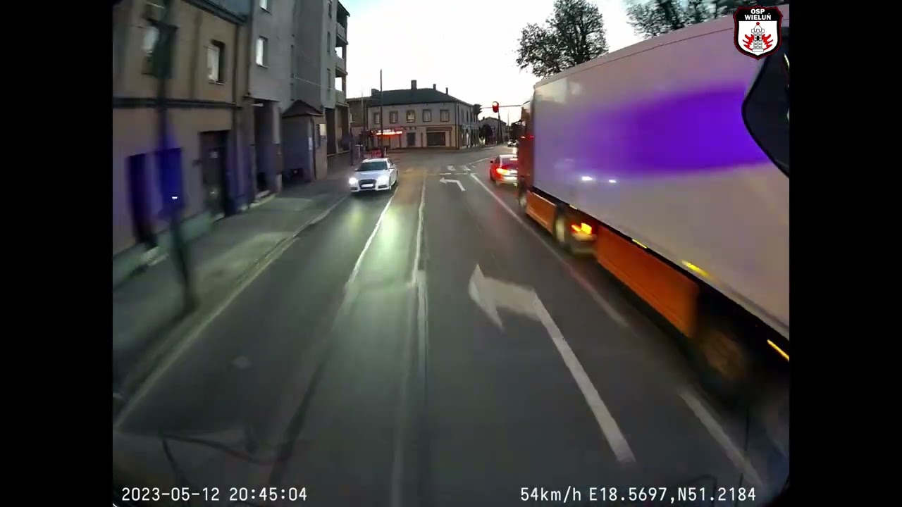 Przejazd ALARMOWO | OSP WIELUŃ | Pożar pustostanu | 17
