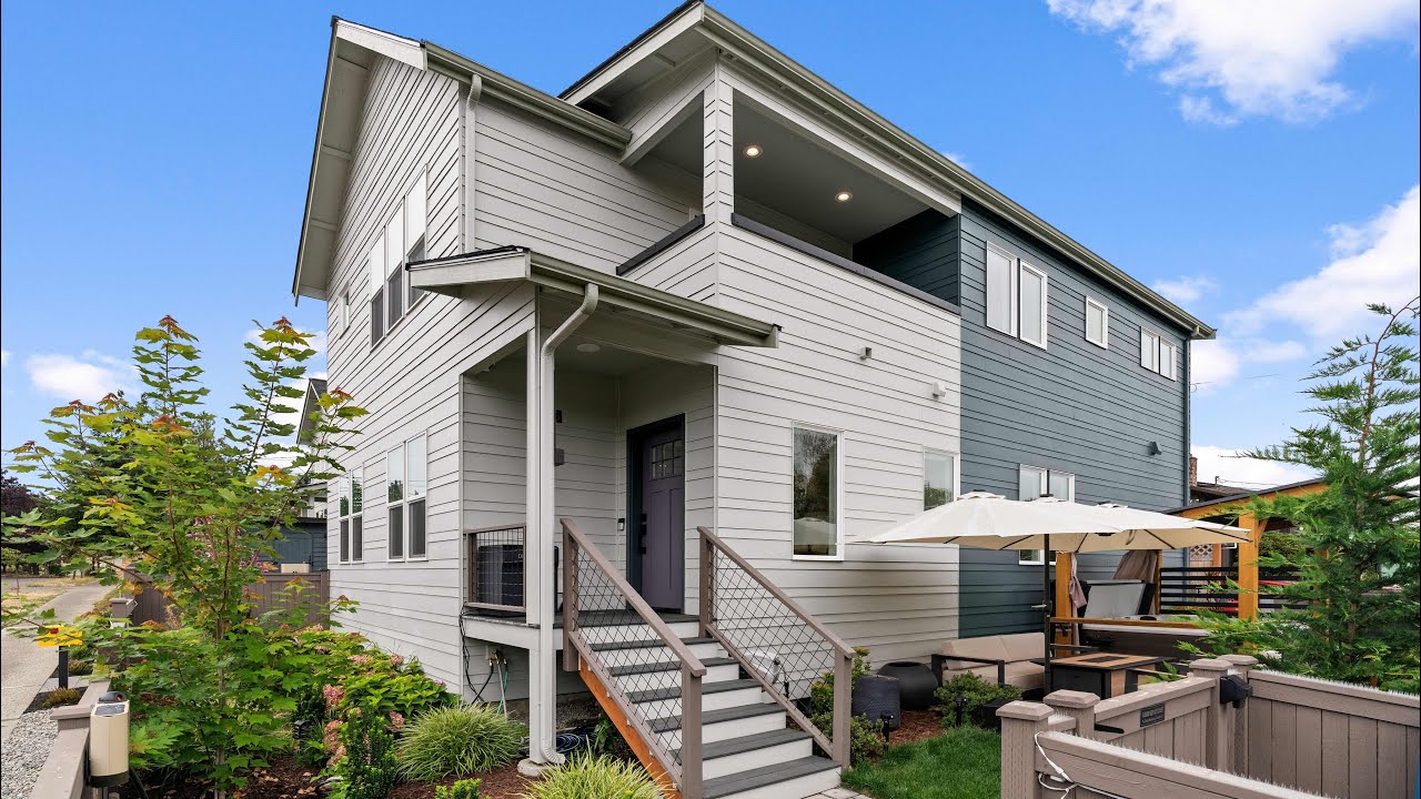 The Modern &ldquo;Smart House&rdquo; of West Seattle, WA - Listed by Daniel Dovinh of REAL Broker LLC