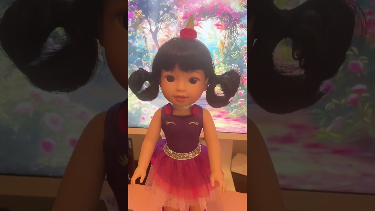 Meet Emerson  who loves spotlight #americangirldolls #wellie #welliewishers #music