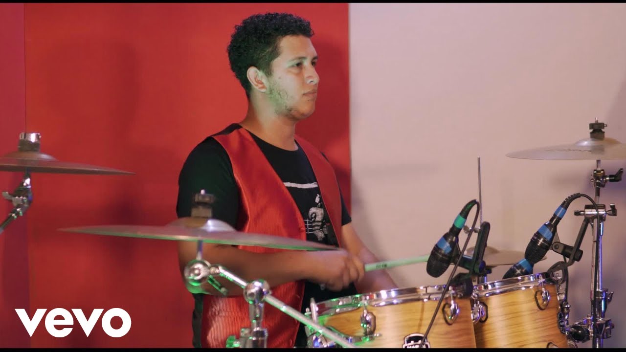 Olvin Garcia - No Renuncies (Official Music Video)