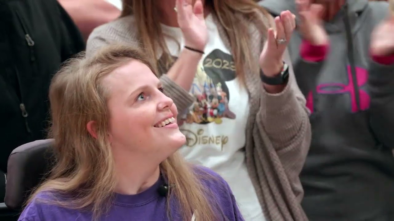 EXTENDED VERSION:  Surprise Squad shocks Rae by crashing pep rally with favorite country singer