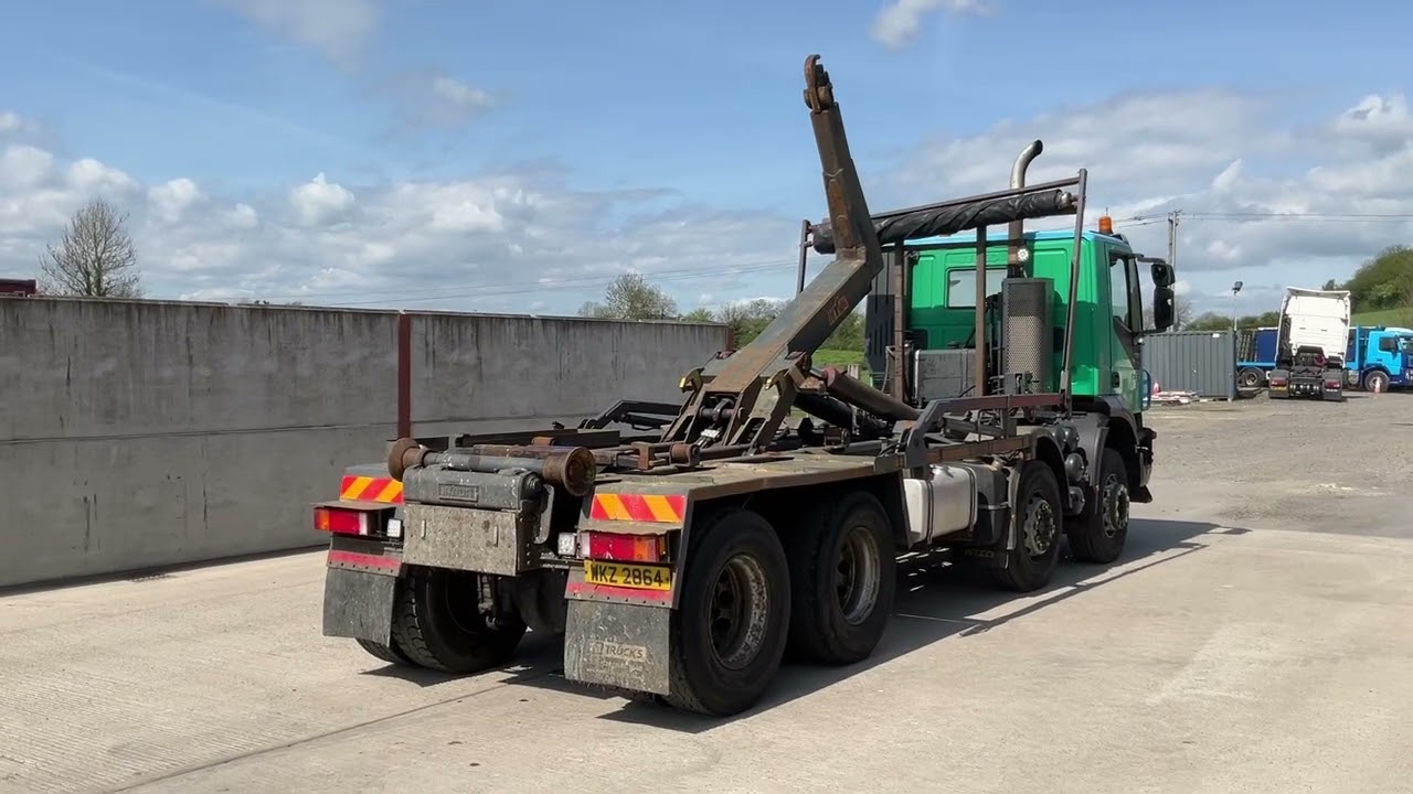 Iveco trekker 8x4 big hook loader WKZ 2864