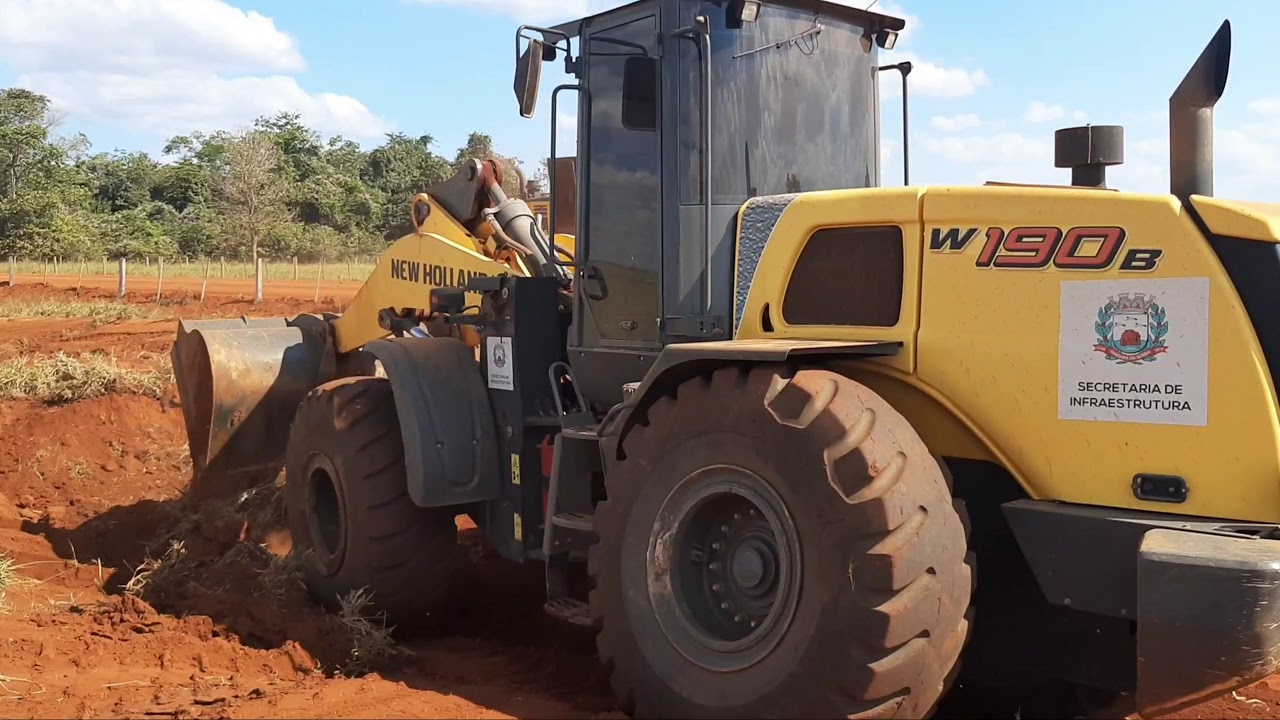 Debreio e recuperação/Caixas de contenção/Carregadeira de rodas/Pá Carregadeira W190B New Holland.