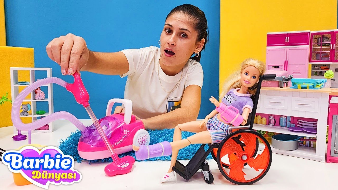 Ayşe ve Ümit ile doktor oyunu! Olamaaaz! Barbie'ye ne oldu? Eğlenceli Barbie oyunları!
