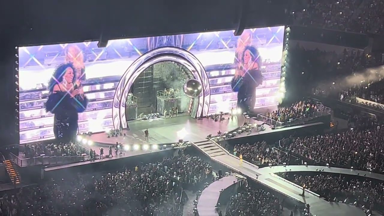 Dianna Ross Surprises Beyoncé for her Birthday • Renaissance World Tour LA Night 3