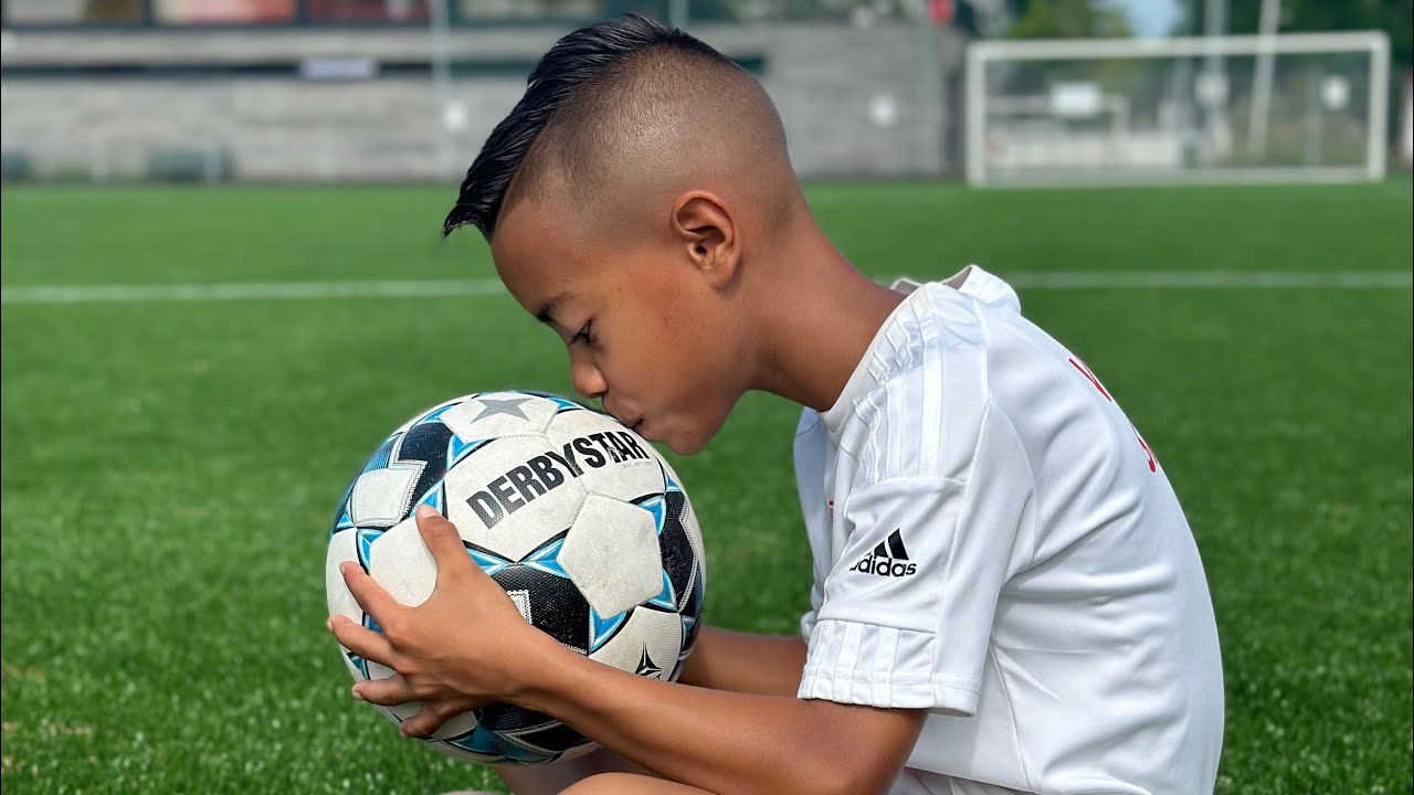 Lux Briel (8 jaar) record hooghouden. 10.000x. Juggle ⚽️