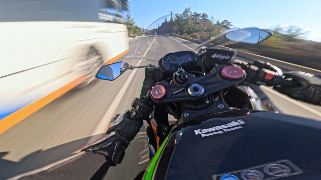 Kawasaki Zx636 raw sound! Insane speed and handling.