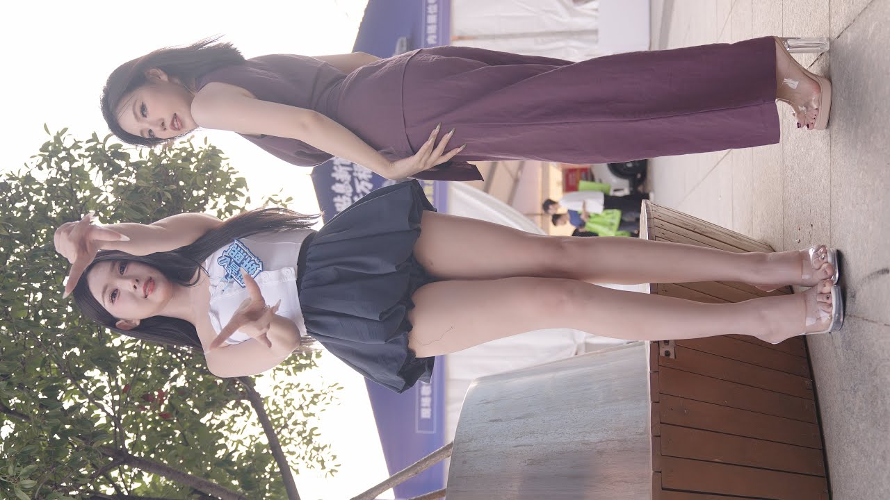 2025武漢車展#♪@妍熙&@缪小艺#車模 #beautyleg #레이싱모델 #高跟鞋# 大長腿美女#美脚#  Lookbook 63