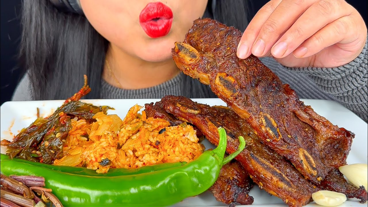 GRILLED KOREAN SHORT RIBS AND KIMCHI FRIED RICE | ASMR | MUKBANG | EATING SOUNDS