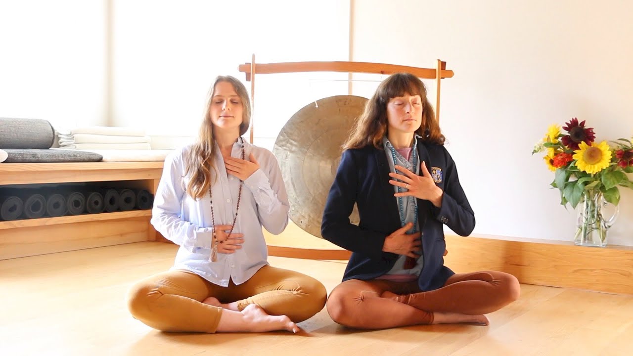 3 Minute Family Yoga To Cultivate Connections | Newport Academy