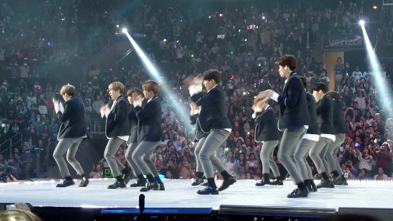 Wanna One 워너원 Never + Nayana 나야나 Kcon in LA 170820