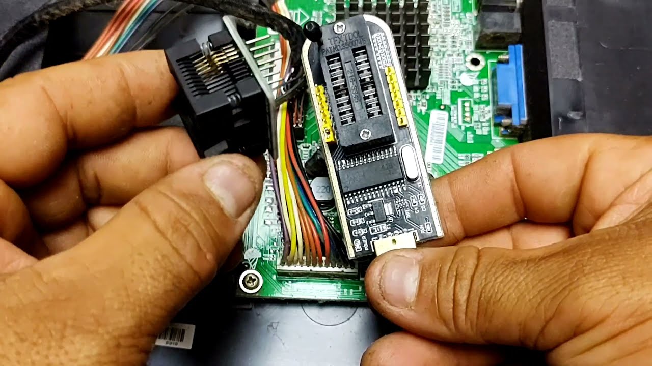 Tv CCE LN244 com mensagem Por favor aguarde