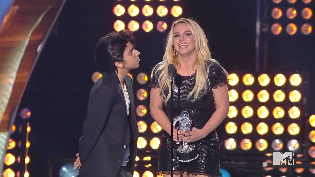 Lady Gaga and Britney Spears (VMA 2011)