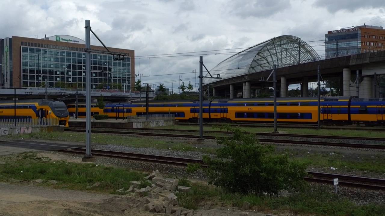 SGMm 2 21?? en VIRM 4 9561 op Amsterdam Sloterdijk