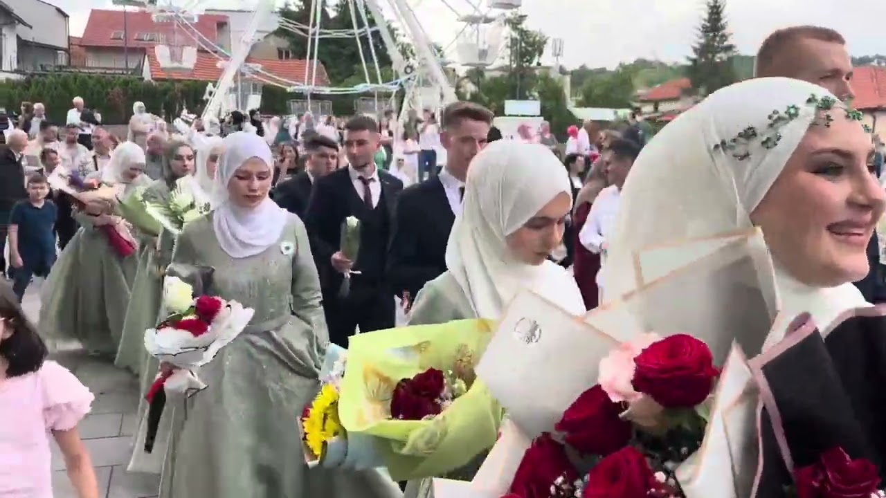 Tuzla: Svečana šetnja maturanata Behram-begove medrese Tuzla 2024