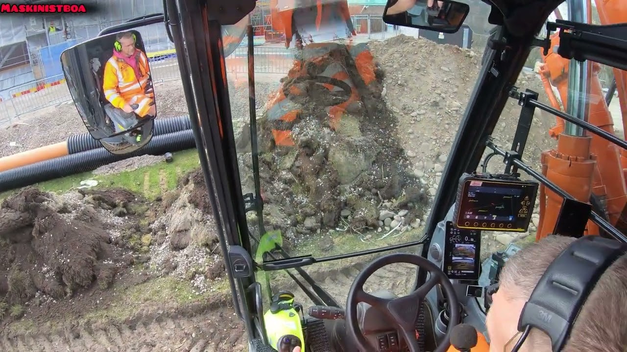 Hitachi ZX150-7 with Rototilt stripping topsoil. This is relaxing 😃😃