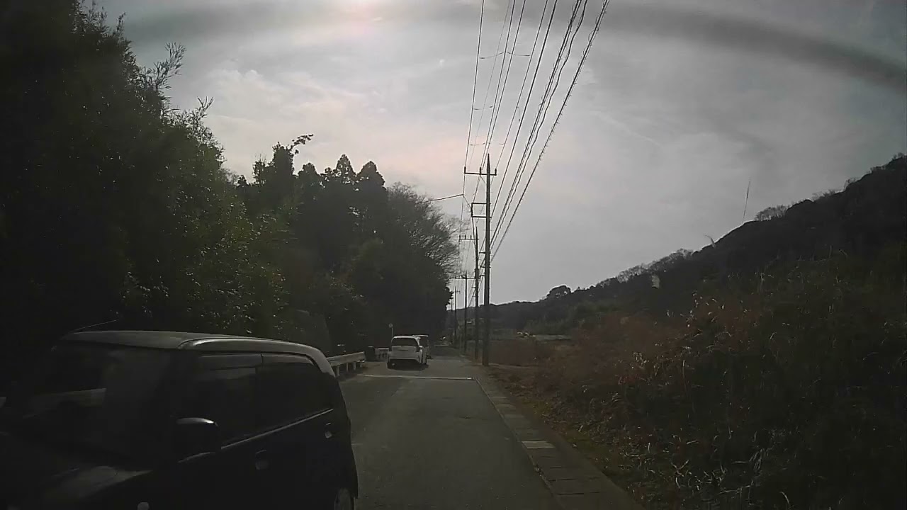 おもしろ、加速極道。。。と名付けて見たものの、車の雰囲気としては工作者。政治右翼や◯◯機関みたいな方が適する印象かな。暴走してるように見えないほどの安定感。