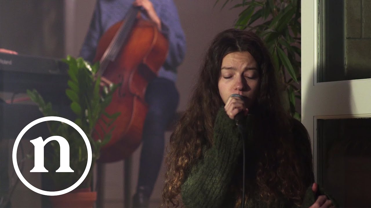 Amanda Tenfjord performs &laquo;Then I Fell In Love&raquo; | Nerver Live session