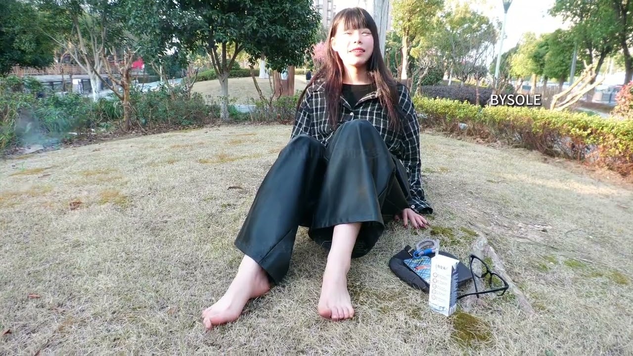 chinese girl sanshui barefoot trial in early spring