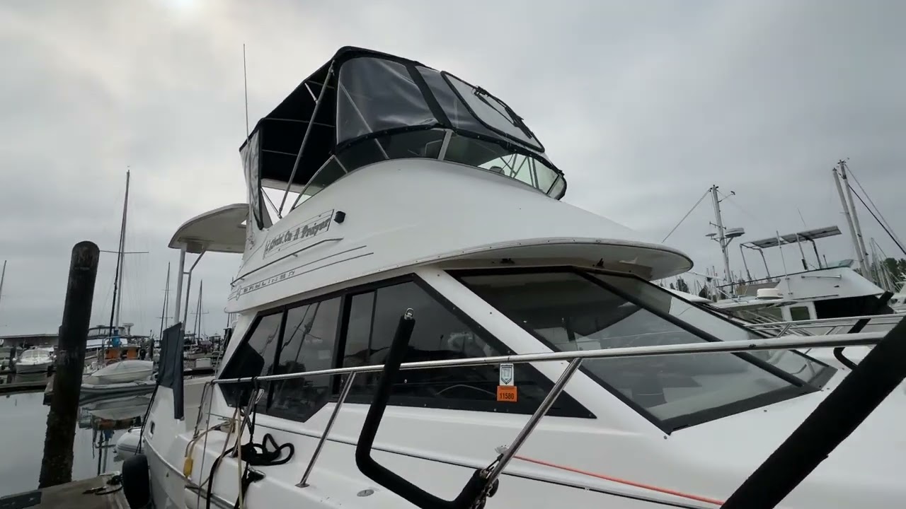 3587 Bayliner Motoryacht 1998 - Outside Tour $119,900 CDN