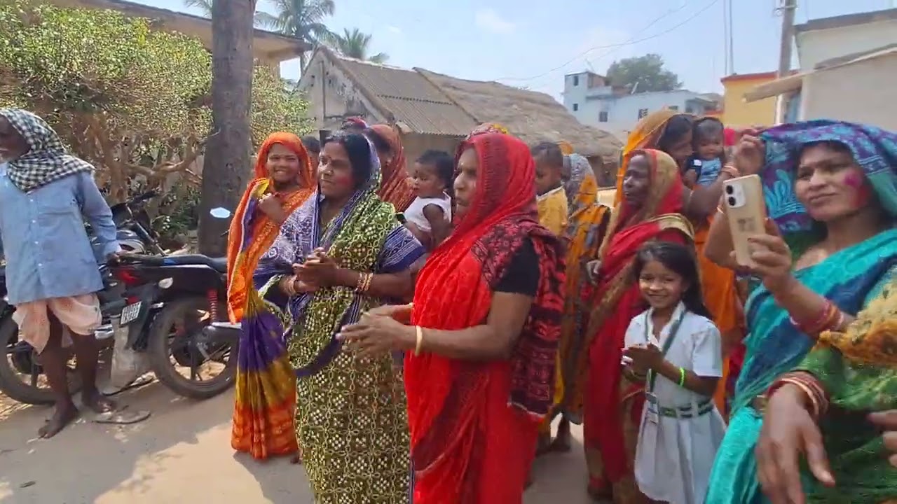 Basanta pur laudi badi khela Jay sree radhe 