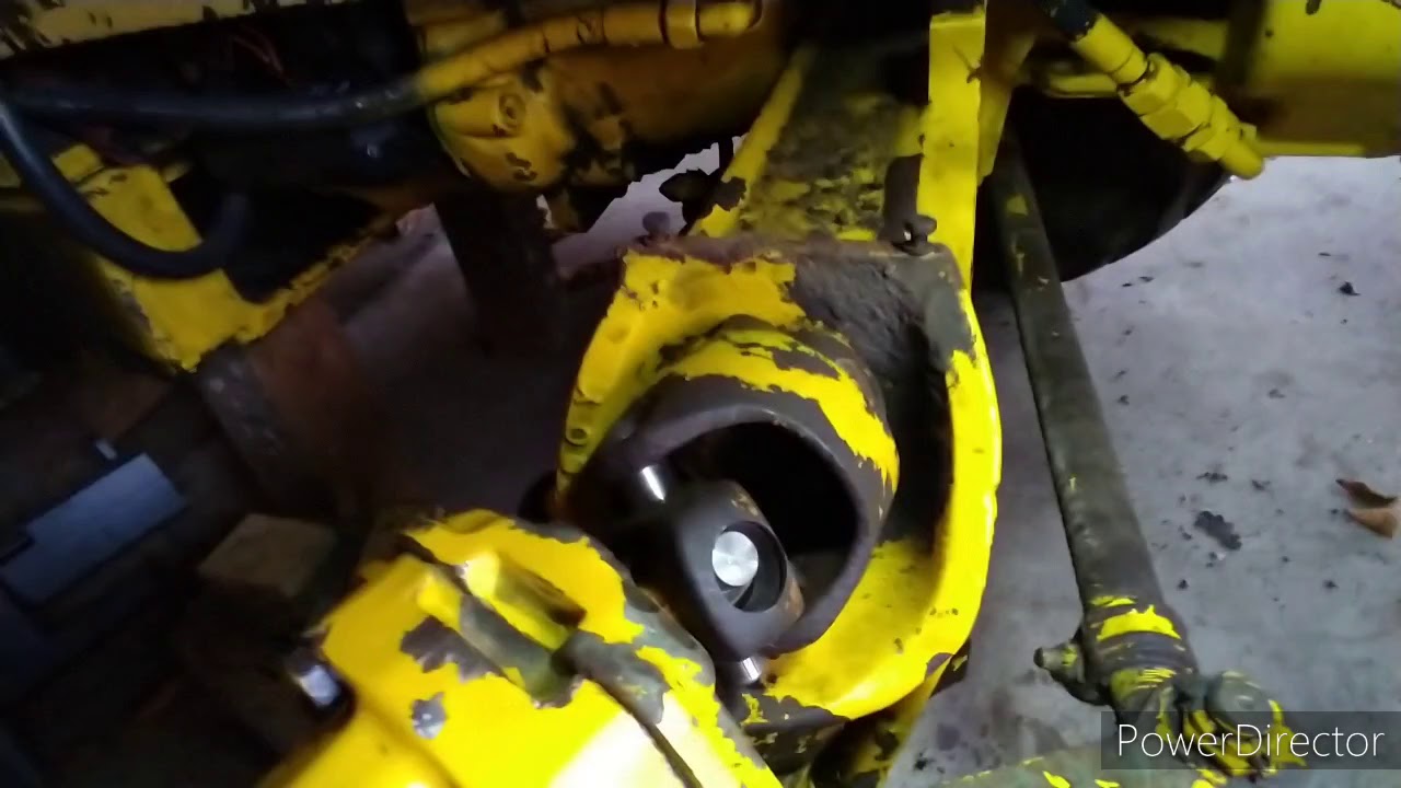 Kramer Radlader Reparatur am Kreuzgelenk und an der Portalachse!