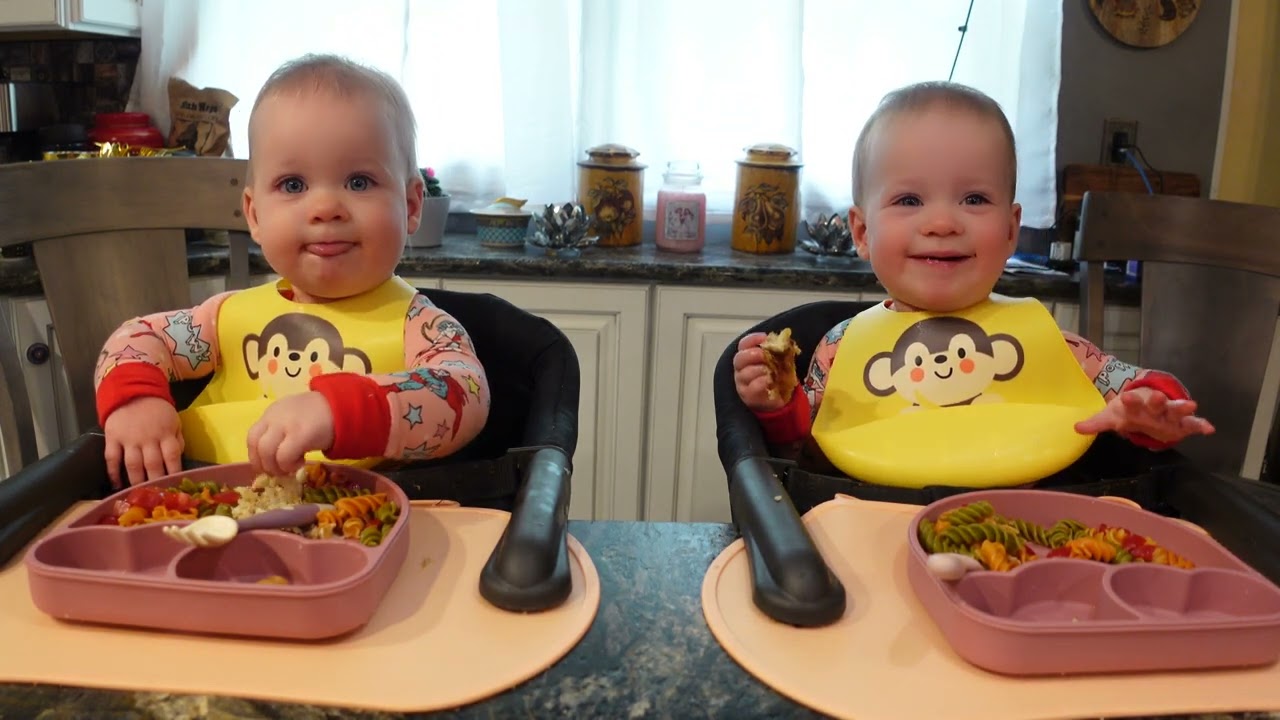 Twins try crabcakes!