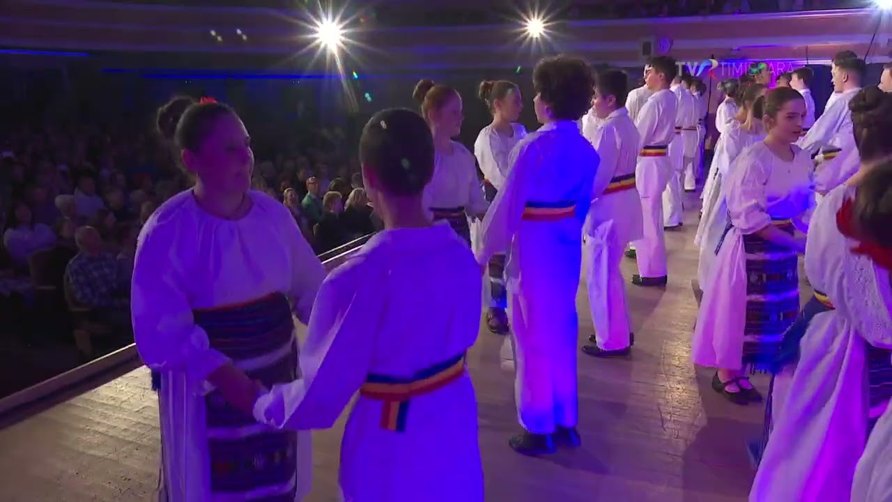Dansuri cu Ansamblul de copii la Spectacolul Aniversar 