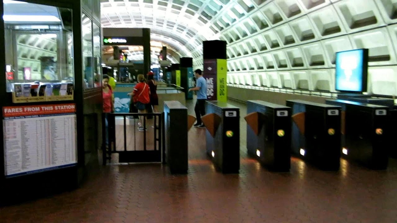 Entering Gallery Place - Chinatown metro station, Washington DC