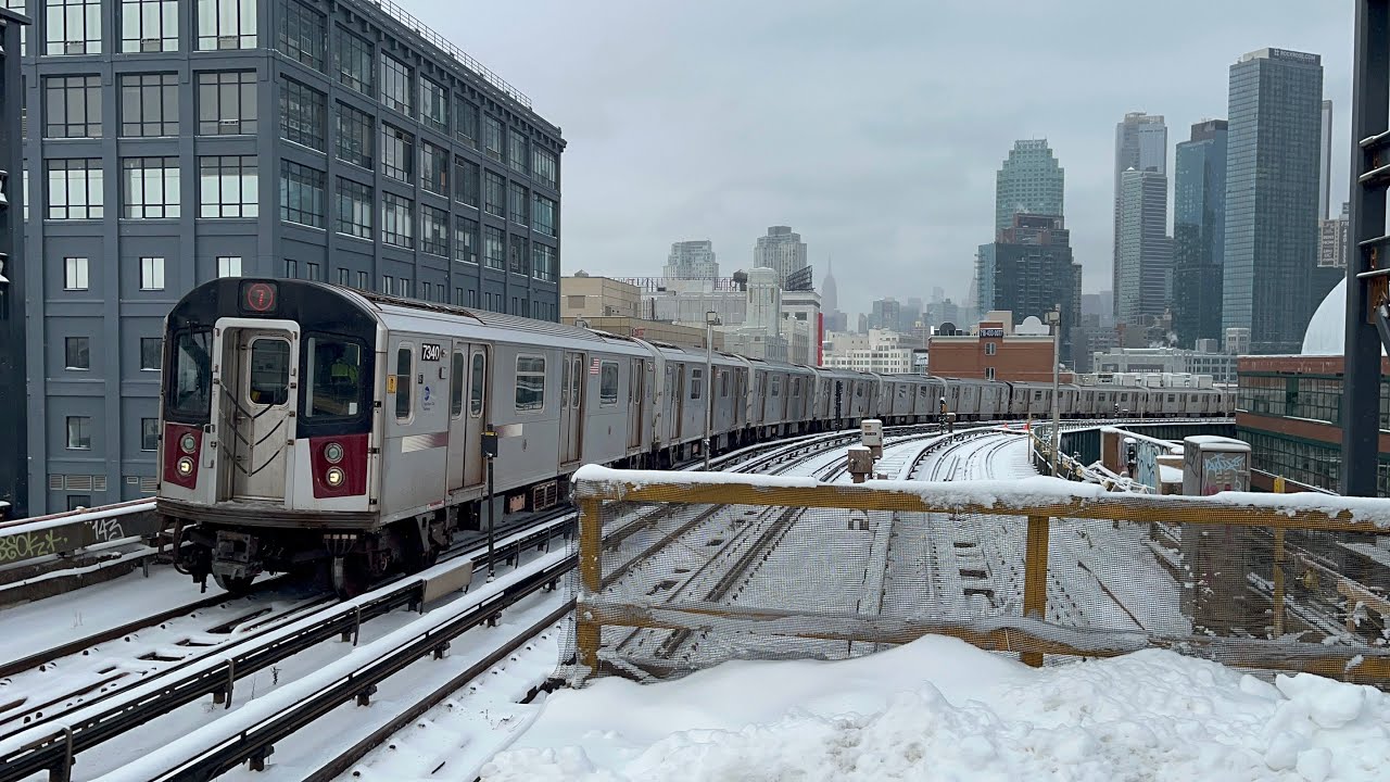 IRT Flushing Line: Manhattan and Flushing bound R188 (7) Trains @ 33rd Street (Temporary Platform)