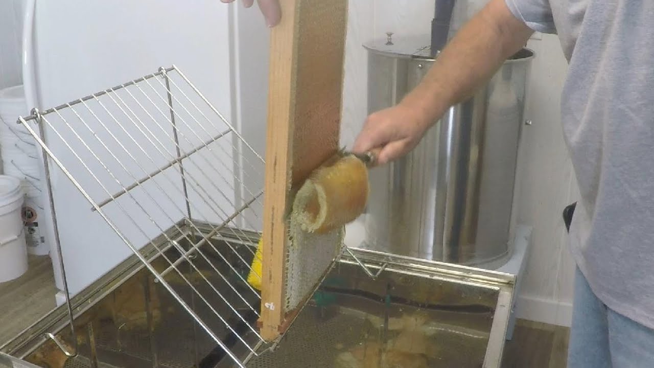 Using a Cold Uncapping Knife for Honey Processing