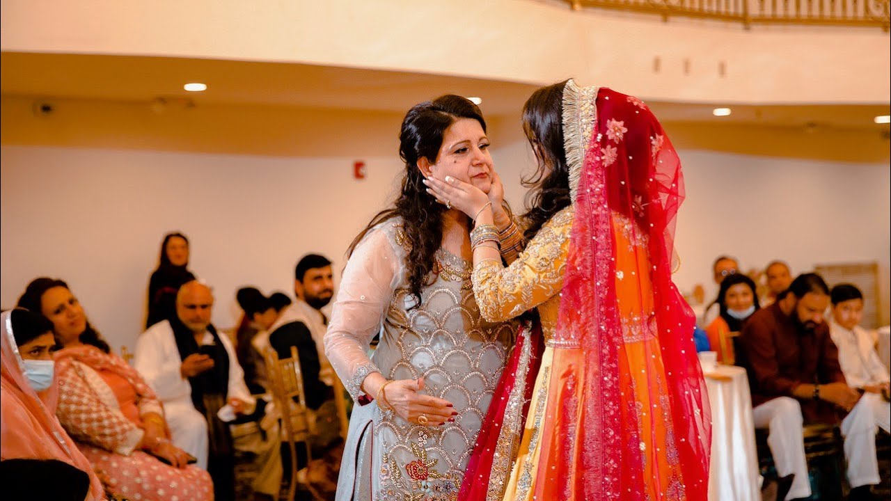 Brides emotional dance for her family made everyone cry! - Kinza and Mairaj