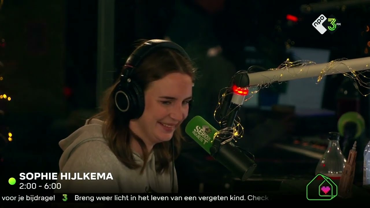 [3FM Serious Request] Sophie drinkt in haar eentje sapje op 22-12-2022