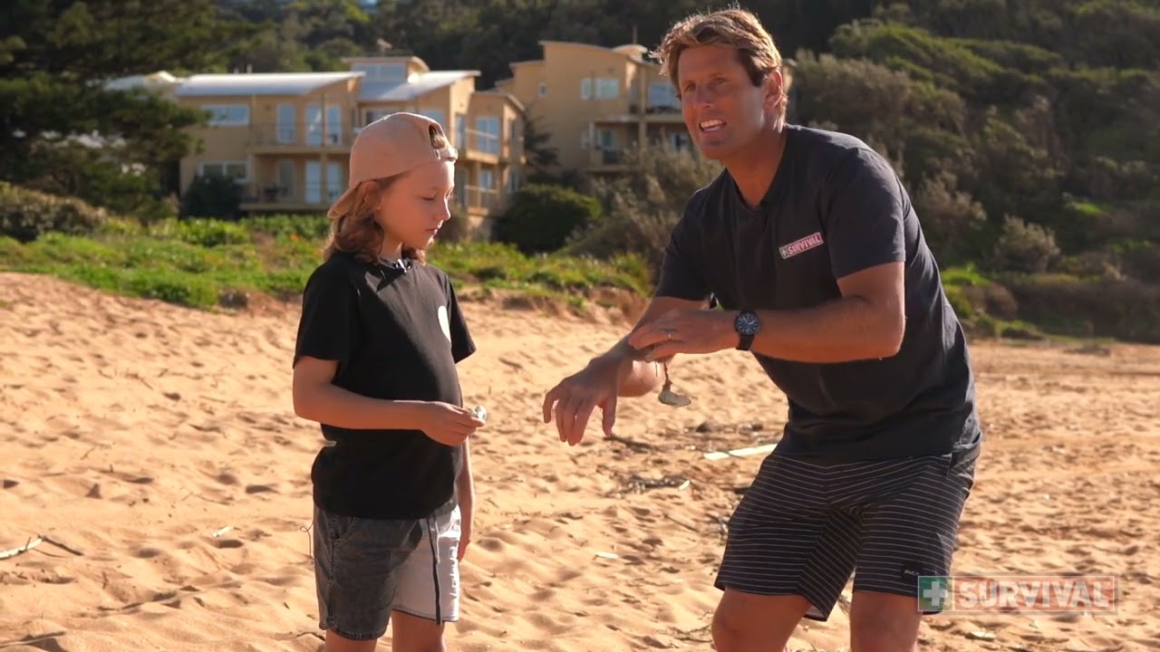 The Danger of Blue Bottle Stings with Harries from Bondi Rescue