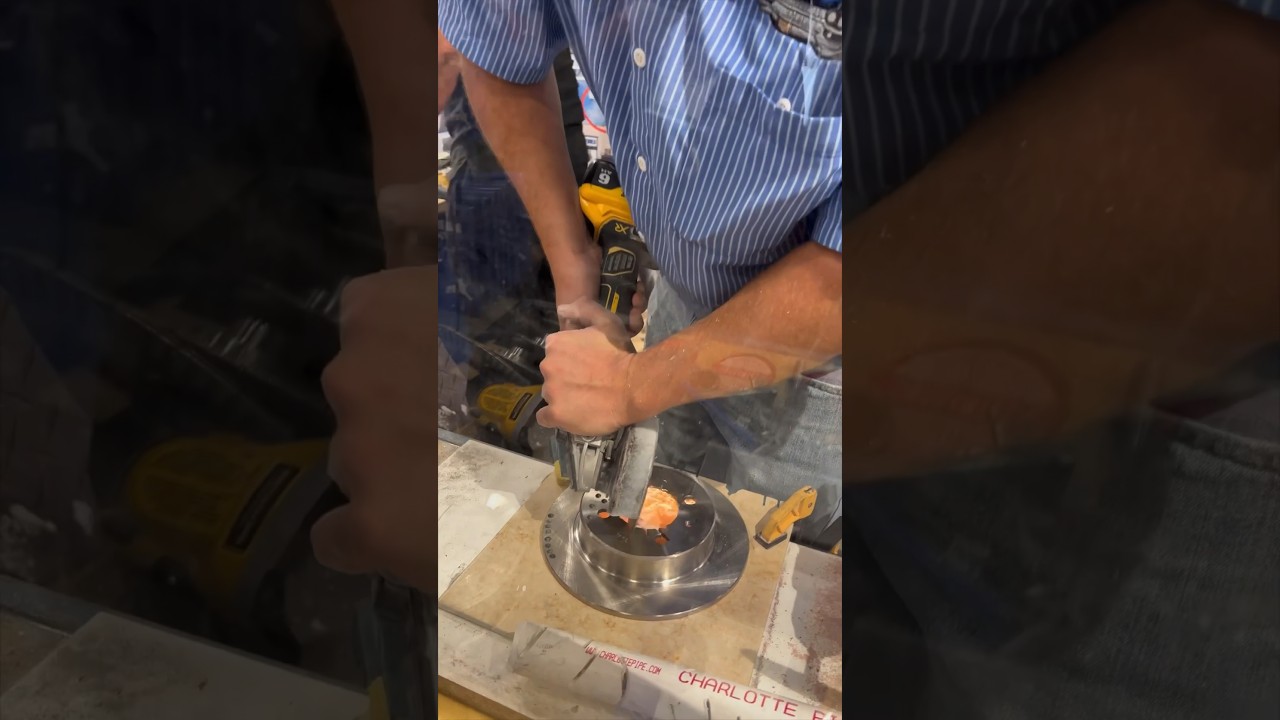Самое прочное лезвие для шлифовальной машины в истории?! #toolsofthetrade #construction #shorts
