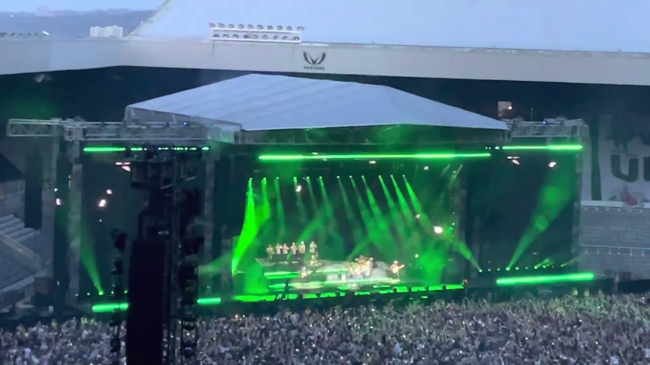 SAM FENDER & BRIAN JOHNSON(AC/DC) @SJP, “YOU SHOOK ME ALL NIGHT LONG”