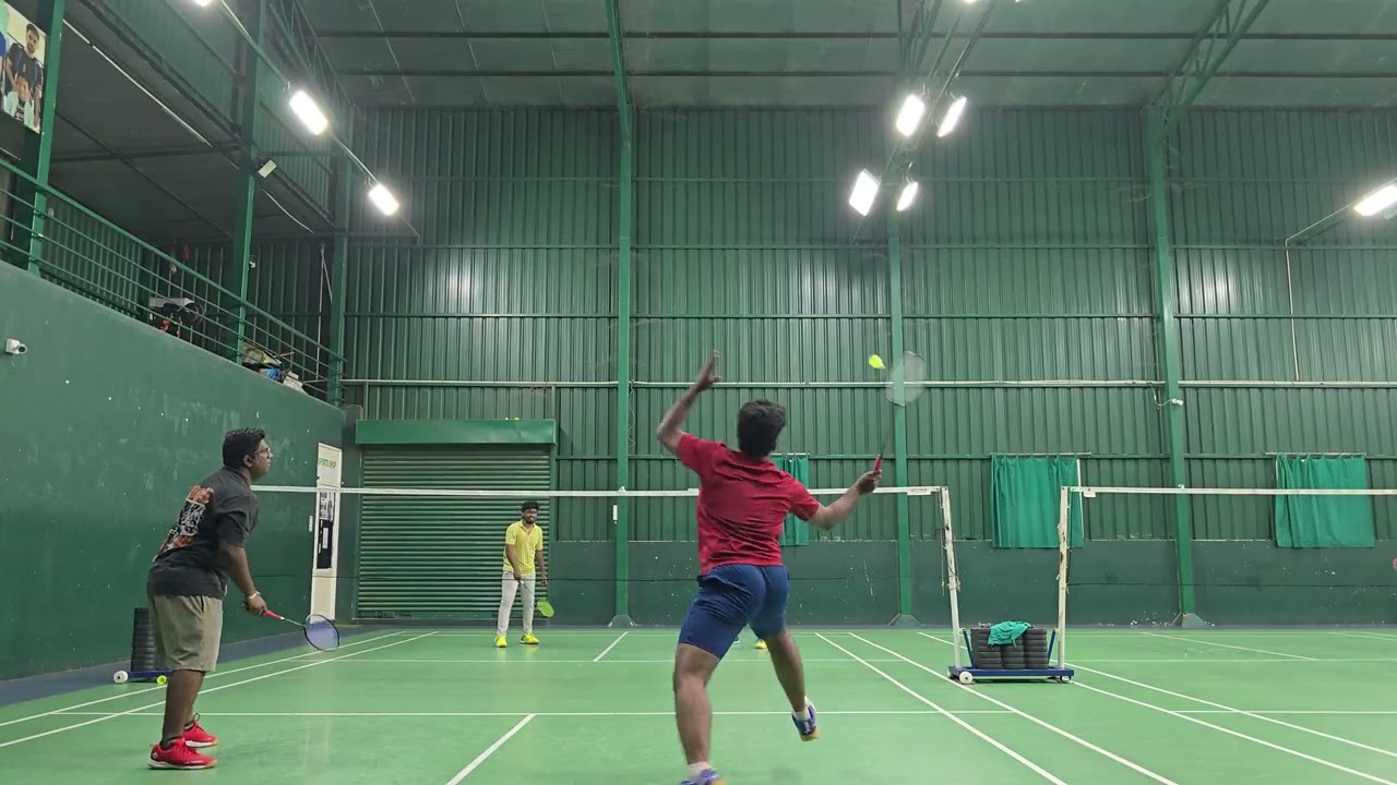 Special pro player Aravind plays with THE AVERAGE BADMINTON PLAYER - Team match 3