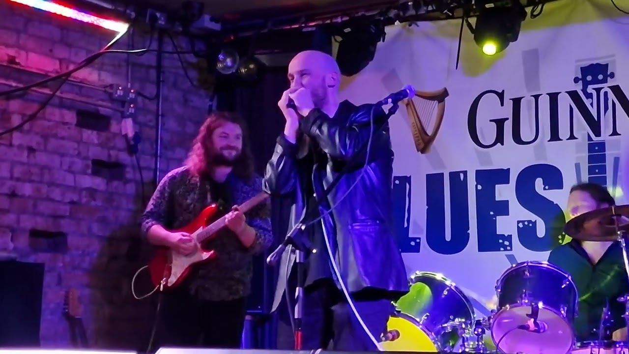 The Gareth Hughes Blues Band - Messin With The Kid (live at the Guinness Blues Cafe)