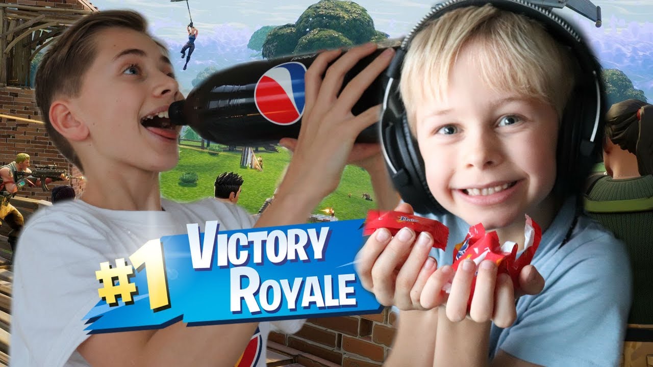 N&Aring;R VI ER ALENE HJEMME! SKETCH